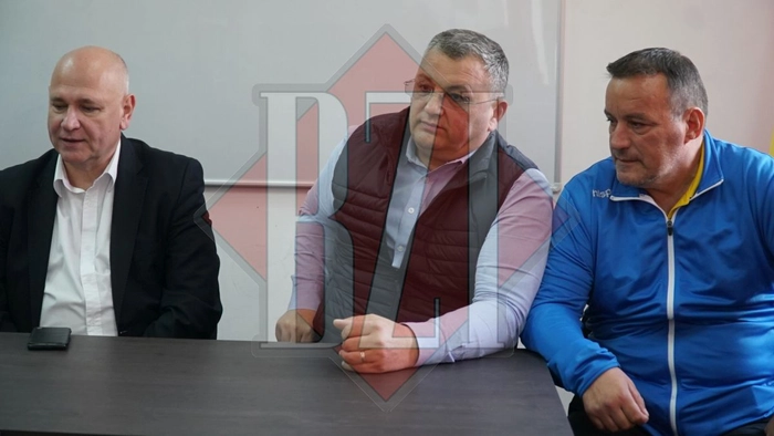 o poză cu conducerea CS Politehnica Iași