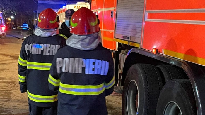 o poză cu doi pompieri