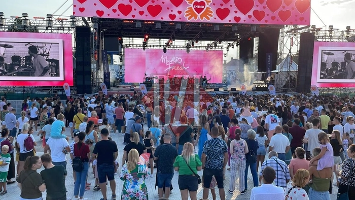  poză cu părintele Dan Damaschin în cadrul festivalului caritabil „Inimo”
