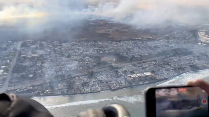 Unul dintre jurnaliștii din Hawaii a făcut o comparație cu un oraș afectat de bombardamente, atunci când a zburat cu elicoperul și a văzut imaginea de ansamblu