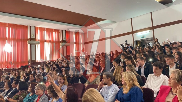  o poză de la ceremonia de celebrare a Zilelor Colegiului Negruzzi din Iași