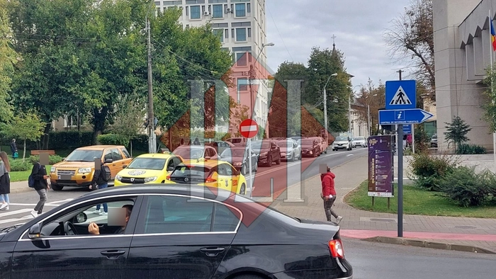  o poză cu intersecția de la Academia Română
