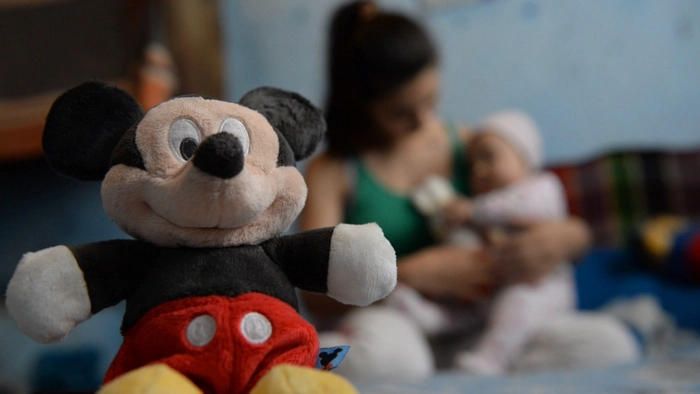  fetițe de etnie romă însărcinată