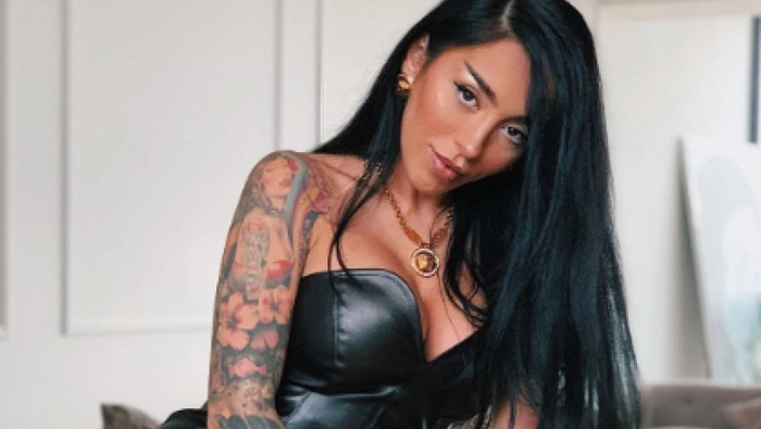 Ruby imbracata sexy