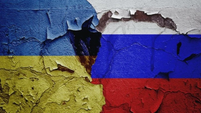 Rusia este acuzată de consiliul ONU, perete pictat in culorile steagurilor Rusiei si Ucrainei