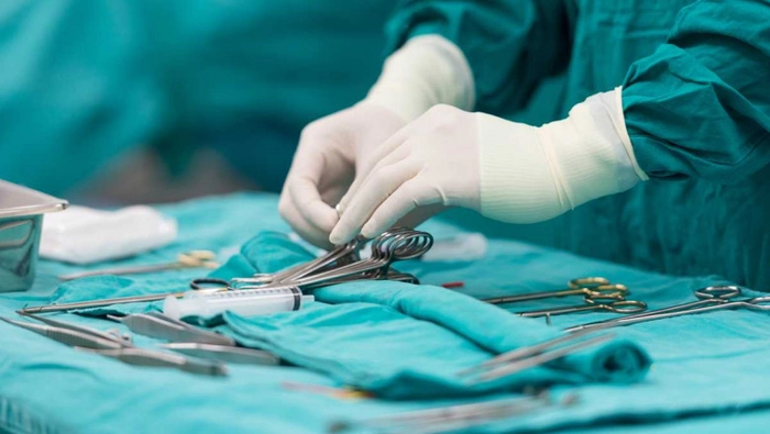 ustensile folosite de medici pentru operatie