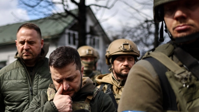 Volodimir Zelenski atac, presedintele Ucrainei in timpul unei vizite in orasele bombardate de rusi