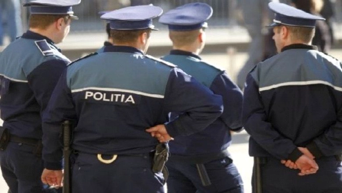 o poză cu niște polițiști