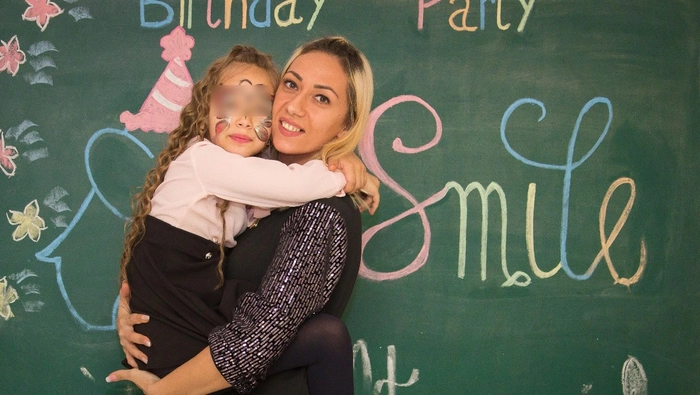 o poză cu Mihaela și fiica sa