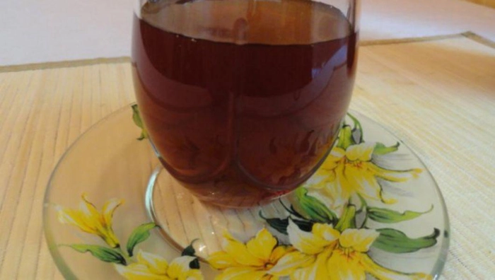borcan cu sirop de muguri de brad