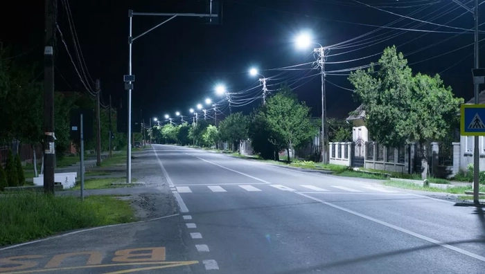  o strada de la sat iluminata