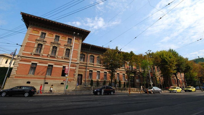  fatada Colegiului National Iasi