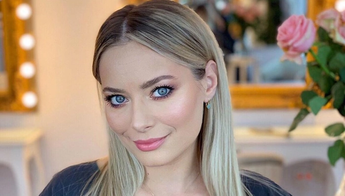 Laura Cosoi