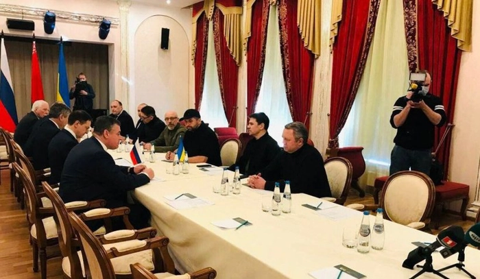 oficiali ce au luat parte la negocierile dintre Ucraina si Rusia