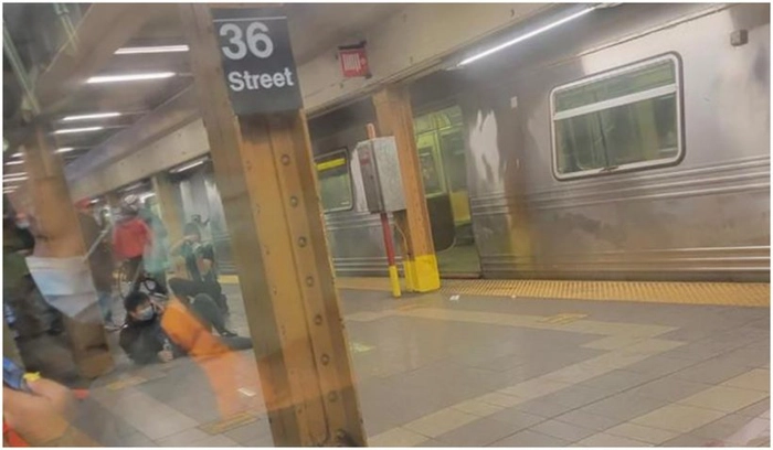 suspectul în atentatul de la metrou, Brooklyn, New York