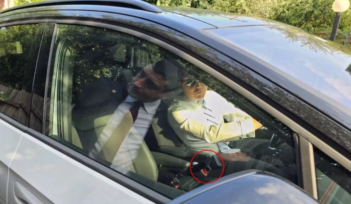 imagine cu Alexandru Muraru care nu portă centură de siguranță
