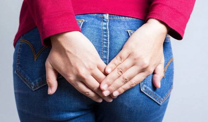 persoana care acuza probleme cu hemoroizii