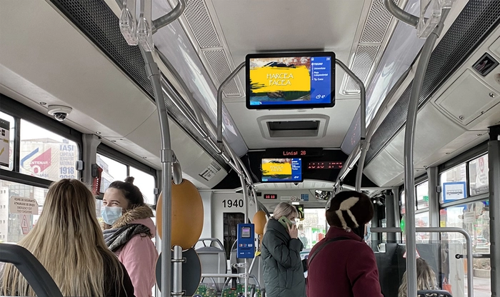 persoane in autobuz