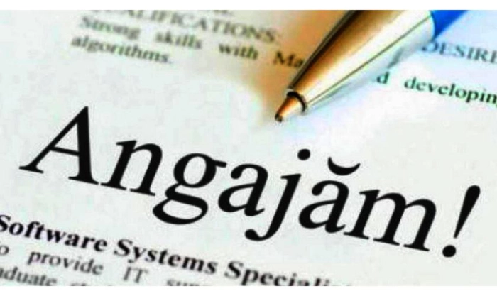 afis angajare si un stilou pe afis