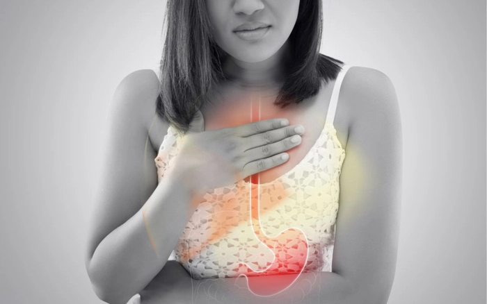 grafica persoana care sufera de reflux gastroesofagian