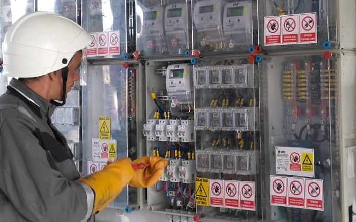 instalarea unui contor electric smart meter