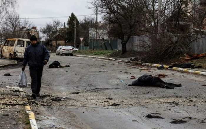ruşii au comis masacrul de la Bucea, trupurile ucrainenilor omorati si abandonati pe strazile din Bucea Ucraina