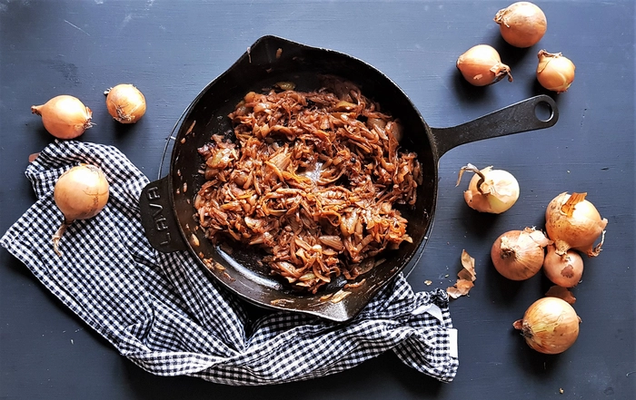 tigaie cu ceapa caramelizata