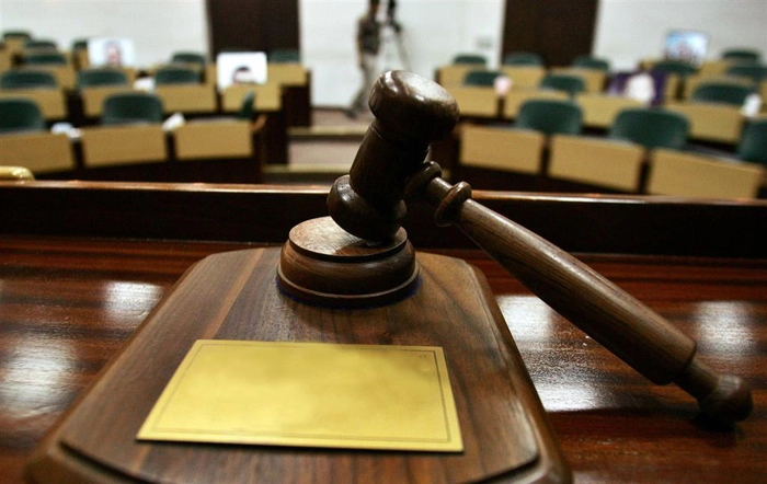 ciocan justitie de lemn