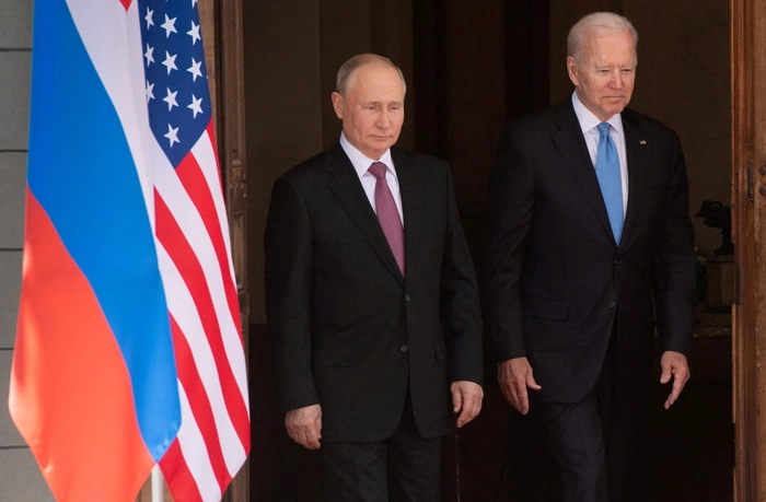 reacția lui Vladimir Putin, presedintele american Joe Biden si presedintele rus Vladimir Putin in timpul unei sedinte foto