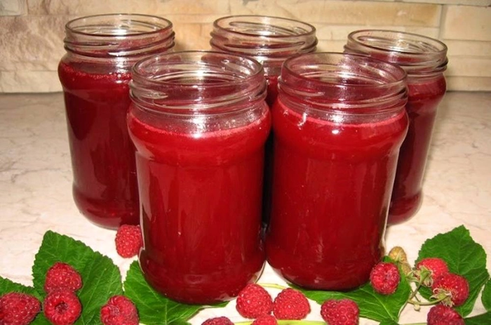 sirop de zmeură în borcane