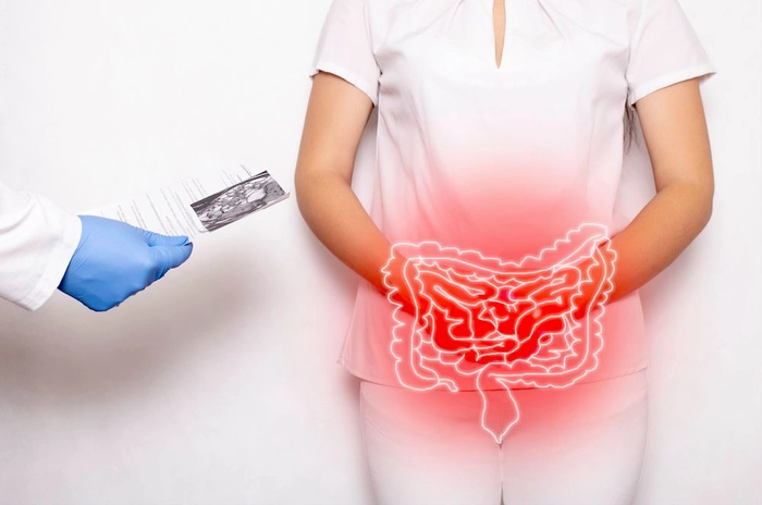 ilustratie dureri la nivelul tubului digetiv pacient langa doctor