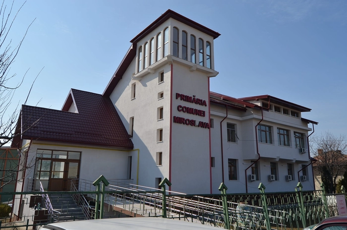 Sediul primariei comunei iesene Miroslava