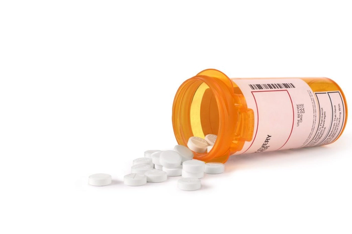 medicamente căzute dintr-un recipient