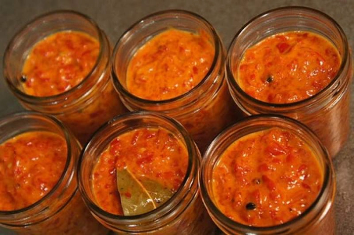 borcane cu zacuscă de vinete