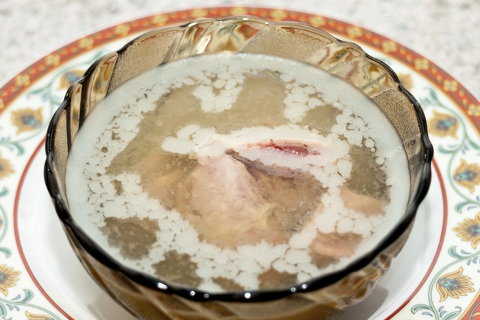 piftie de porc ardeleneasca intr-un bol