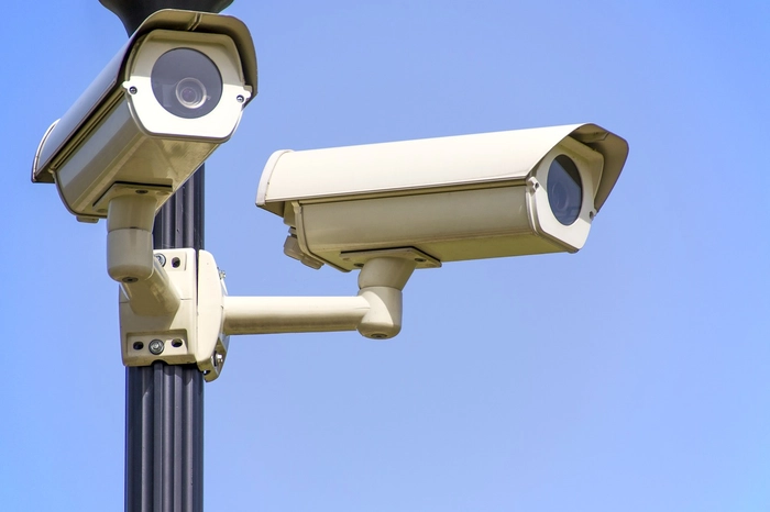 camere de luat vederi amplasate pe un stalp