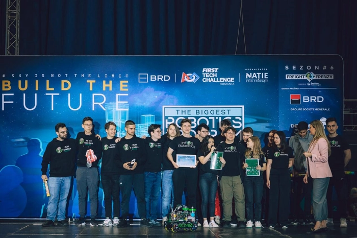 o echipa de elevi premiati la concursul de robotica