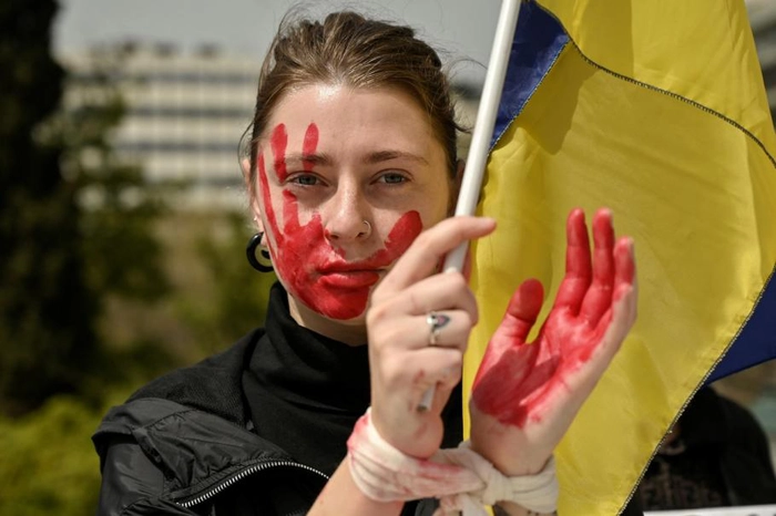 tactică de război, victima a unei agresiuni sexuale, drapel Ucraina