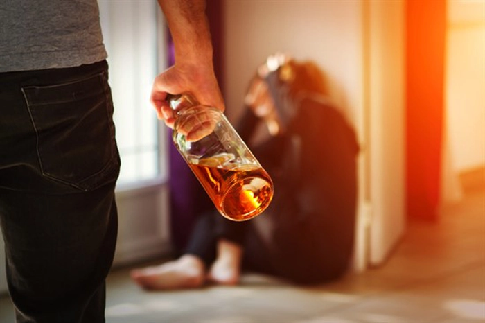 o imagine cu un barbat alcoolic