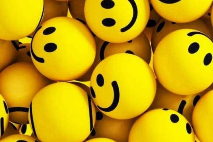 emoticoane galbene care zâmbesc