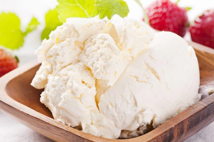 crema de mascarpone pe o tava