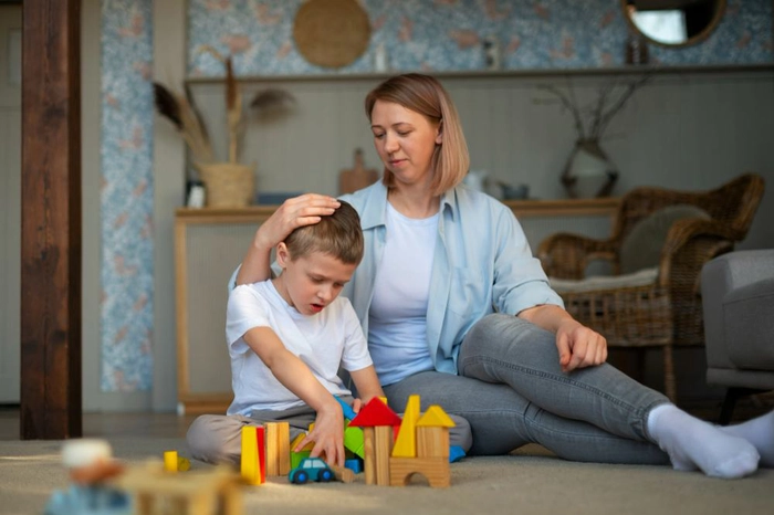  mamă cu copilul care suferă de autism