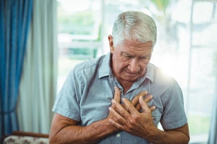 persoana care acuza durere in piept