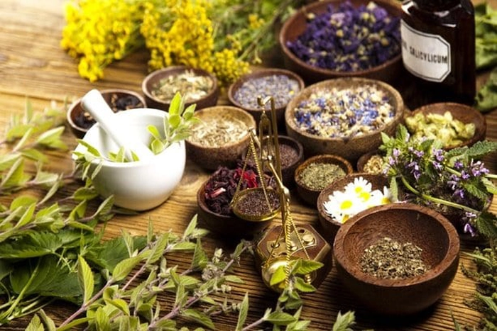 mai multe plante medicinale