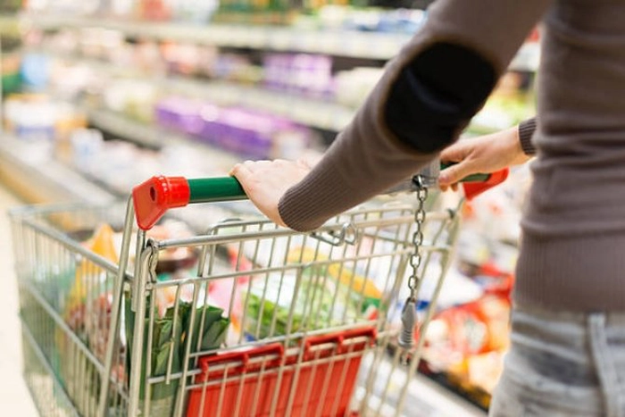 cos de cumparaturi supermarket