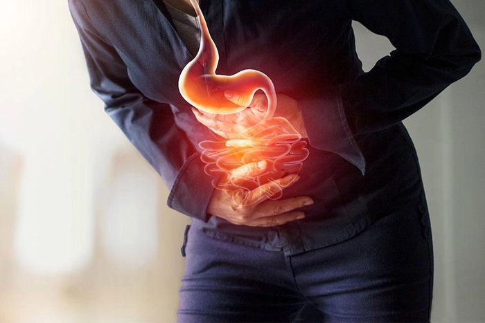 grafica persoana care se tine de burta din cauza bacterii helicobacter pylori