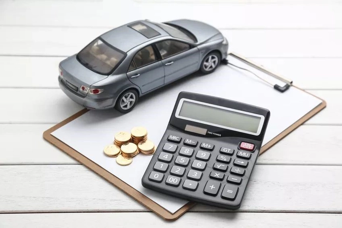 o masina, niste monede si un calculator