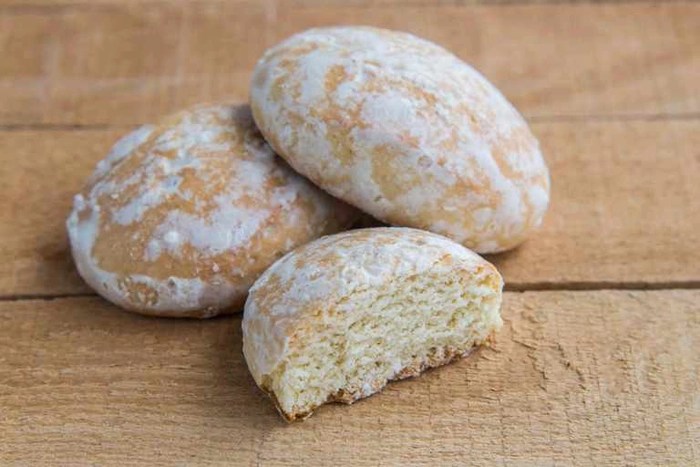 turta dulce pe o masa