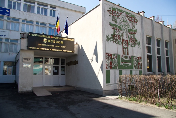 Intrare liceu UCECOM
