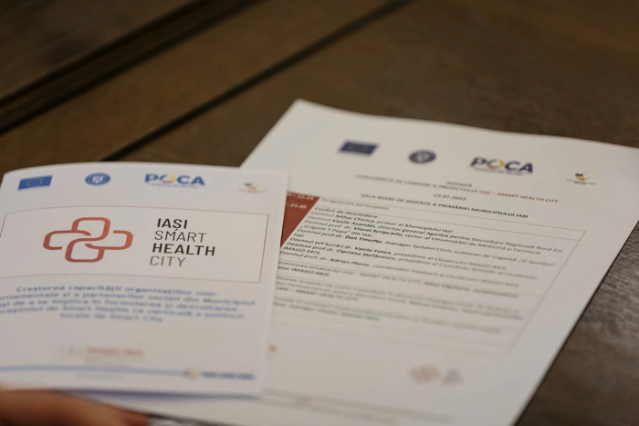o imagine cu cateva pliante referitoare la proiectul Iaşi - Smart Healthy City